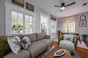 Unclassified image, 5 of 21, button