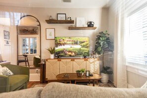 Smart-TV, Bücher, Arbeitsbereiche