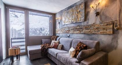 Ski-in/Ski-out Studio with Mountain Views