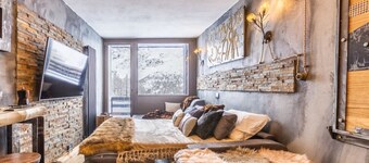 Ski-in/Ski-out Studio with Mountain Views