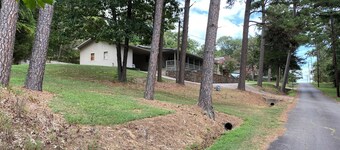 Charming 3-bedroom 2 bath house with WiFi and AC in fabulous Paris Arkansas