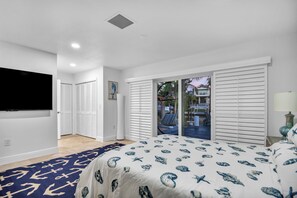 4 bedrooms, desk, iron/ironing board, WiFi