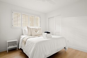 4 bedrooms, iron/ironing board, free WiFi, bed sheets