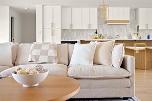 Smart TV, chimenea y tenis de mesa 