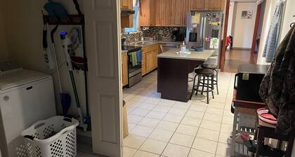 Spacious 4-BR, 3 BA house in charming Oxford. Less than 3 miles to square & OM.