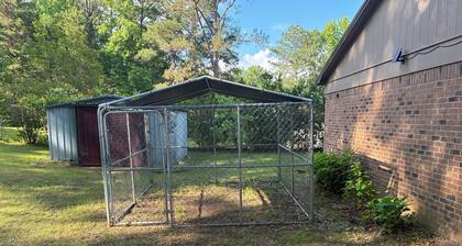 Spacious 4-BR, 3 BA house in charming Oxford. Less than 3 miles to square & OM.
