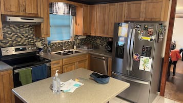 Frigorífic, microones, forn i placa de cuina