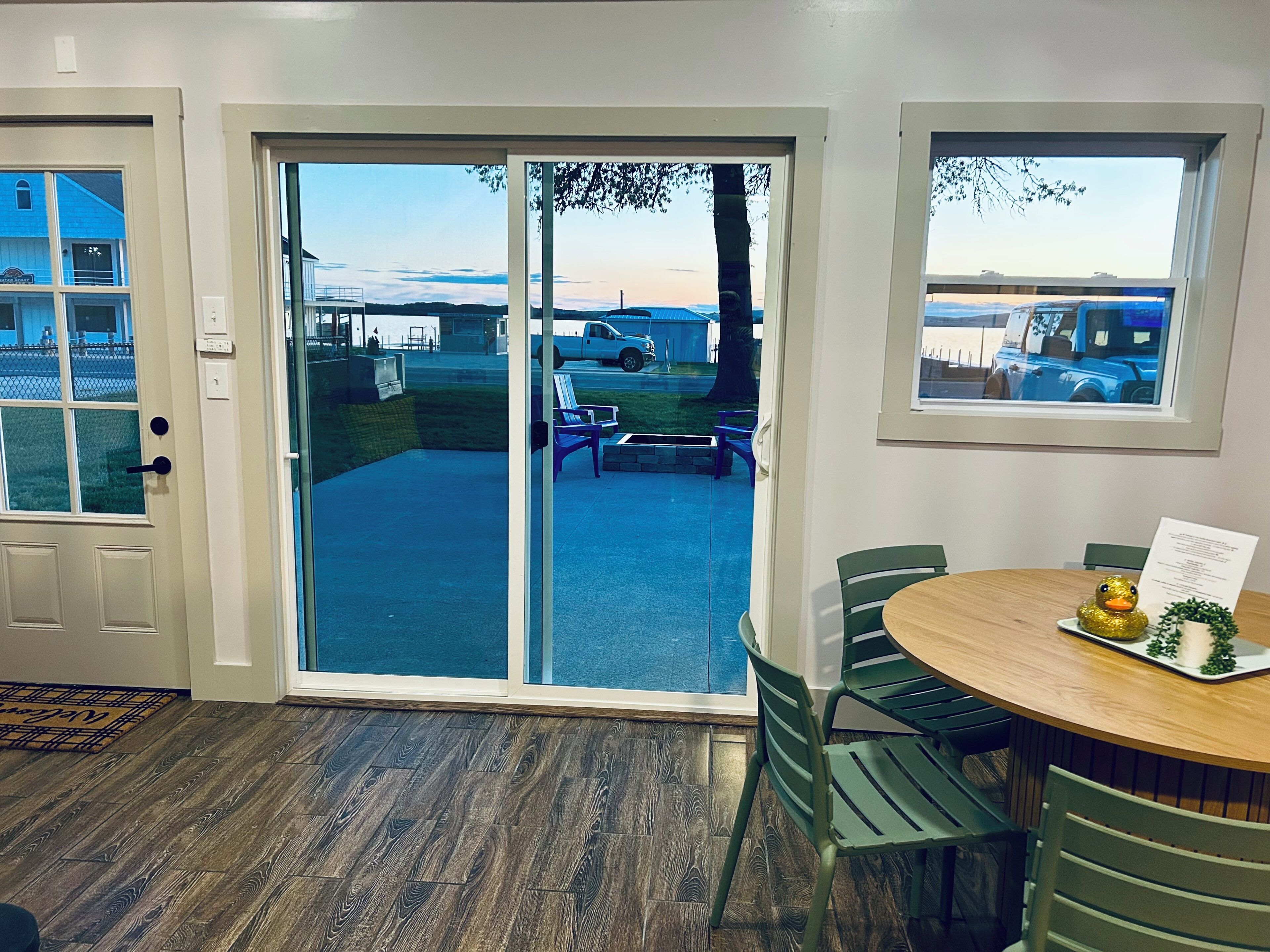 Cabin, Patio, Lake View | Living area | 32-inch flat-screen TV with cable channels