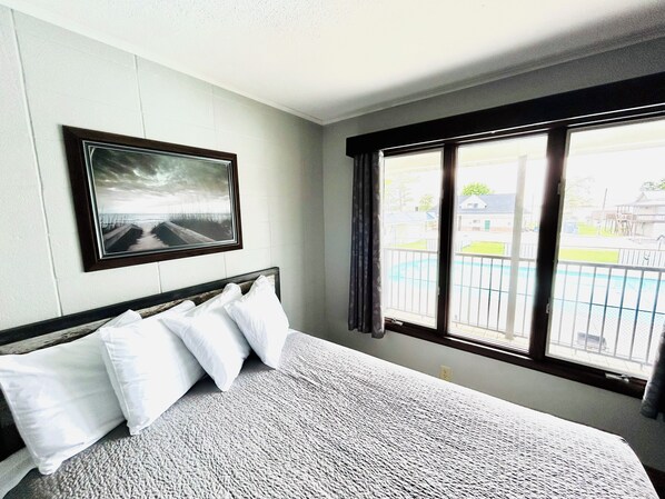 Deluxe Tek Büyük Yataklı Oda, Avlu Manzaralı