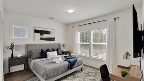 2 bedrooms, desk, WiFi, bed sheets