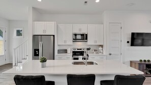 Micro-ondas, fogão, cooktop, lava-louças