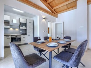 Dining - Juventa by Interhome (Rovinj/Bale)