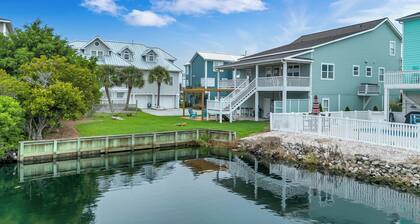 New Rental! Spacious 4-bedroom home in Ocean Isle Beach. 5 minute walk to beach!