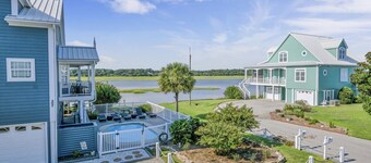 New Rental! Spacious 4-bedroom home in Ocean Isle Beach. 5 minute walk to beach!