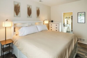 6 bedrooms, desk, iron/ironing board, free WiFi