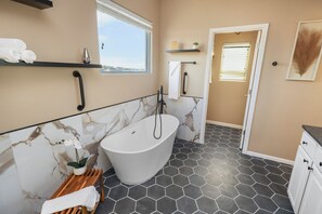 シャワー、ヘアドライヤー、タオル、石鹸