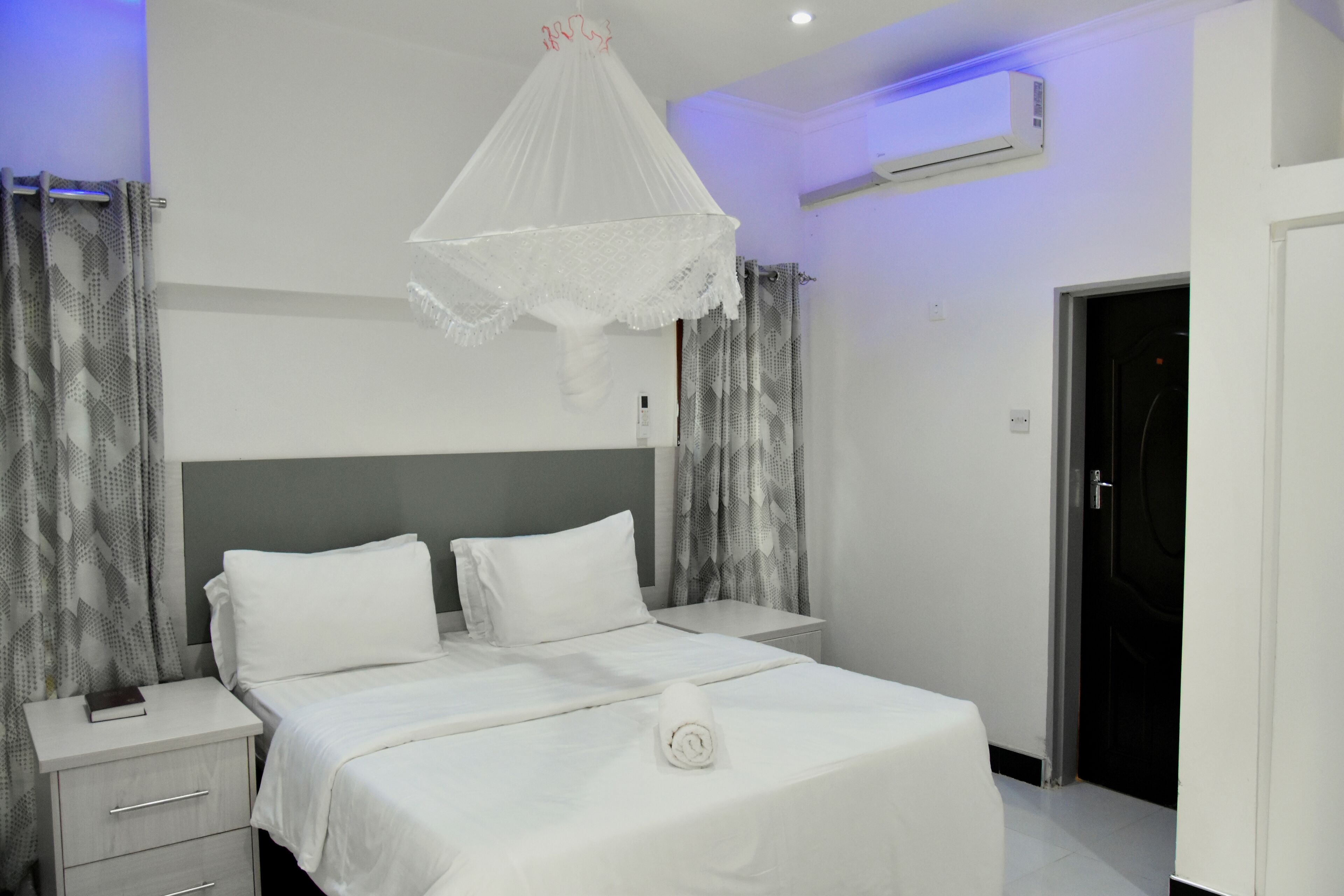 Deluxe Double Room, Garden View | Desk, laptop workspace, free WiFi