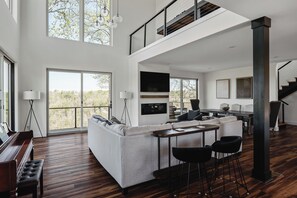TV, fireplace