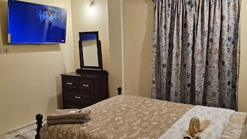 1 slaapkamer, een strijkplank/strijkijzer, gratis wifi, beddengoed