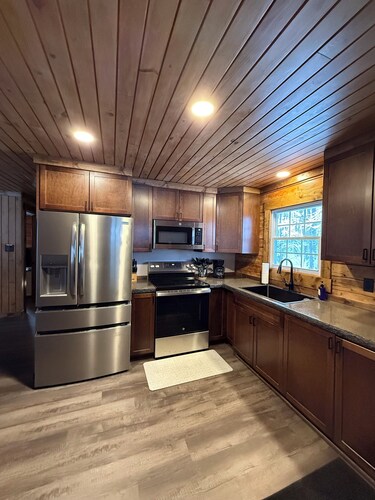 Mountain-Top Cabin: A Secluded Escape in the Heart of the Laurel Highlands