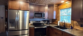 Mountain-Top Cabin: A Secluded Escape in the Heart of the Laurel Highlands