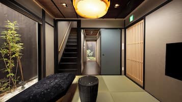 經典別墅 | 起居區 | 40-吋平面電視,提供數位頻道