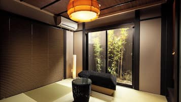 經典別墅 | 起居區 | 40-吋平面電視,提供數位頻道