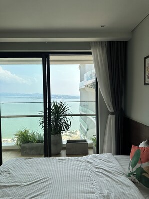 3 bedrooms, iron/ironing board, WiFi, bed sheets - Citadines Seaview Duplex Apartment (Halong City)