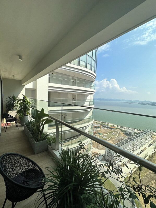 Property grounds - Citadines Seaview Duplex Apartment (Halong City)