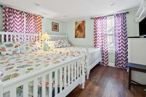 8 chambres, fer et planche à repasser, Wi-Fi, draps fournis