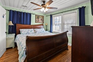 8 bedrooms, iron/ironing board, WiFi, bed sheets