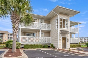 Exterior - Cozy two-bedroom villa near Tilghman Beach with pool, Jacuzzi, and all the comforts of home (North Myrtle Beach)