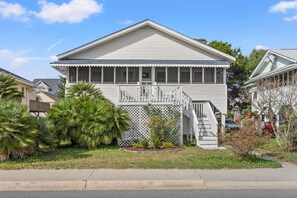 Exterior - Classic 3BR beach home steps from the ocean! Screened porch, yard, Wi-Fi, and parking (North Myrtle Beach)