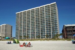 On the beach - Oceanfront 4BR unit with pools, lazy river, patio, and prime Main Street location (North Myrtle Beach)