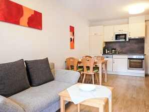 TV - Apartment Edith by Interhome (Imst)