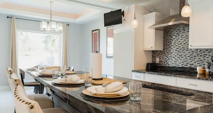 La Serenidad: w'2 King Beds.EV Port.300mbs wifi.Yard Space & Pet Friendly