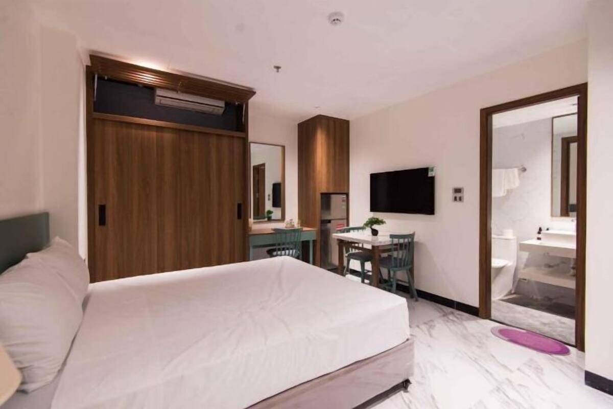 Minibar, bureau, Wi-Fi gratuit, draps fournis