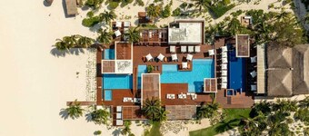 Beachfront Condo | 3BR | Pool & Premium Amenities