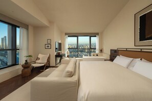 Dobbeltrom – elite, byutsikt | Safe på rommet, skrivebord og skrivebord for bærbar PC