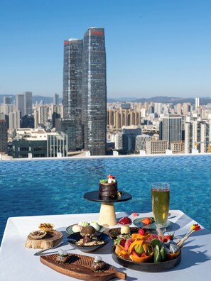 Utendørsbasseng og bassengparasoller