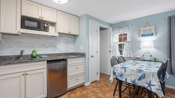 Fridge, stovetop, toaster, cookware/dishes/utensils