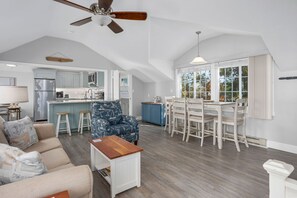 Smart TV - Cape Cod Magic at Starfish Cottage (South Yarmouth)