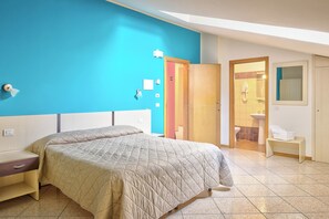 Desk, laptop workspace, blackout curtains, free WiFi - Affittacamere a 20 minuti da Firenze (Empoli)