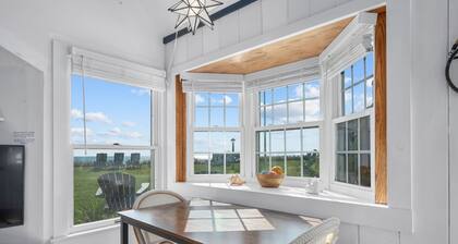 Cozy coastal retreat with stunning Nantucket Sound views!