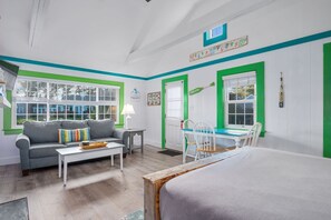 Free WiFi, bed sheets - Flip Flops - Where Cape Dreams Meet the Sea (South Yarmouth)