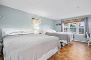 1 bedroom, free WiFi, bed sheets - Relax & Unwind at The Coastal Haven & Seascape (South Yarmouth)