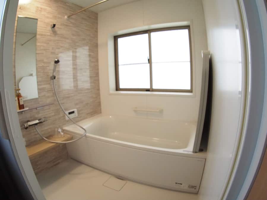 Basic Room | Bathroom