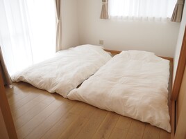 Basic Room | Iron/ironing board, free WiFi