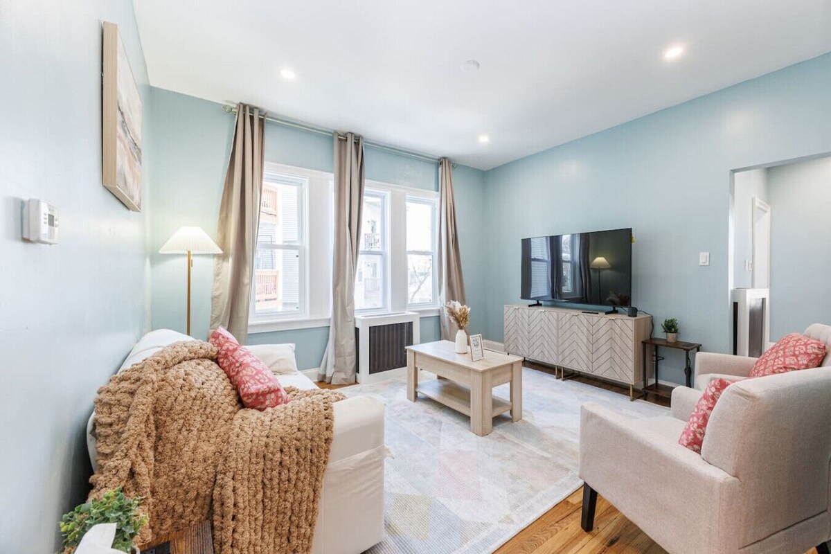 Stylish 3BR Apt in Boston