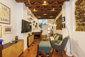 TV, lareira